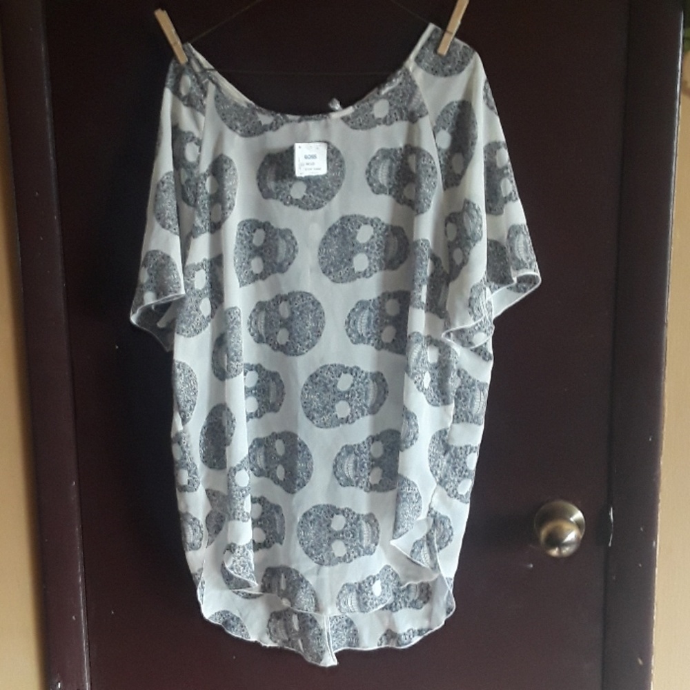 Sheer skull shirt size xl